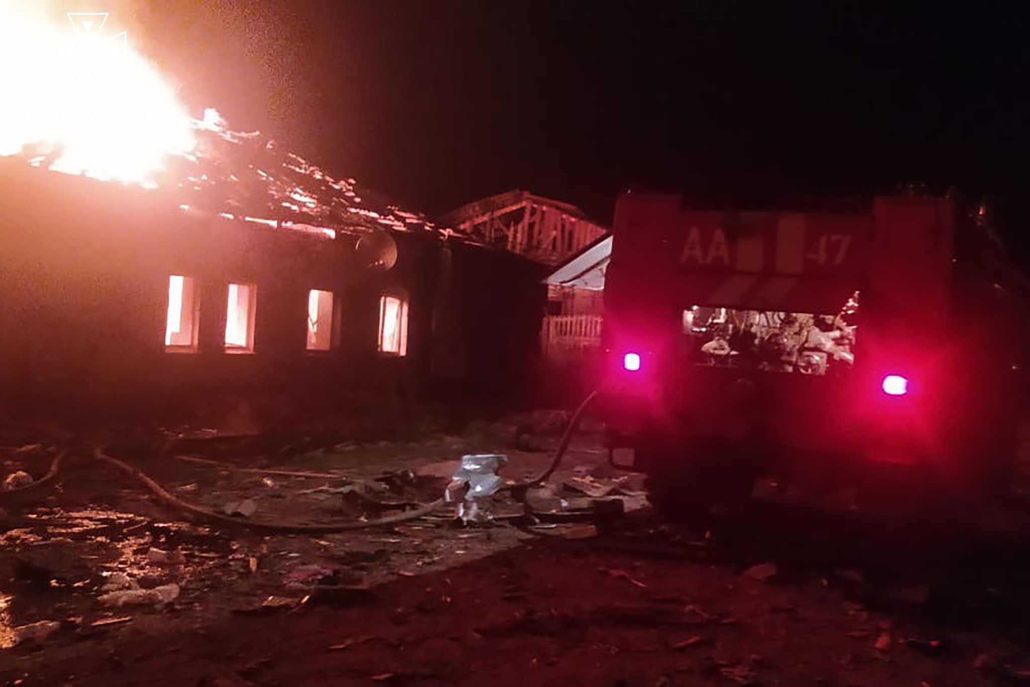 Пожары после ночного обстрела Волчанска 18 апреля 2023
