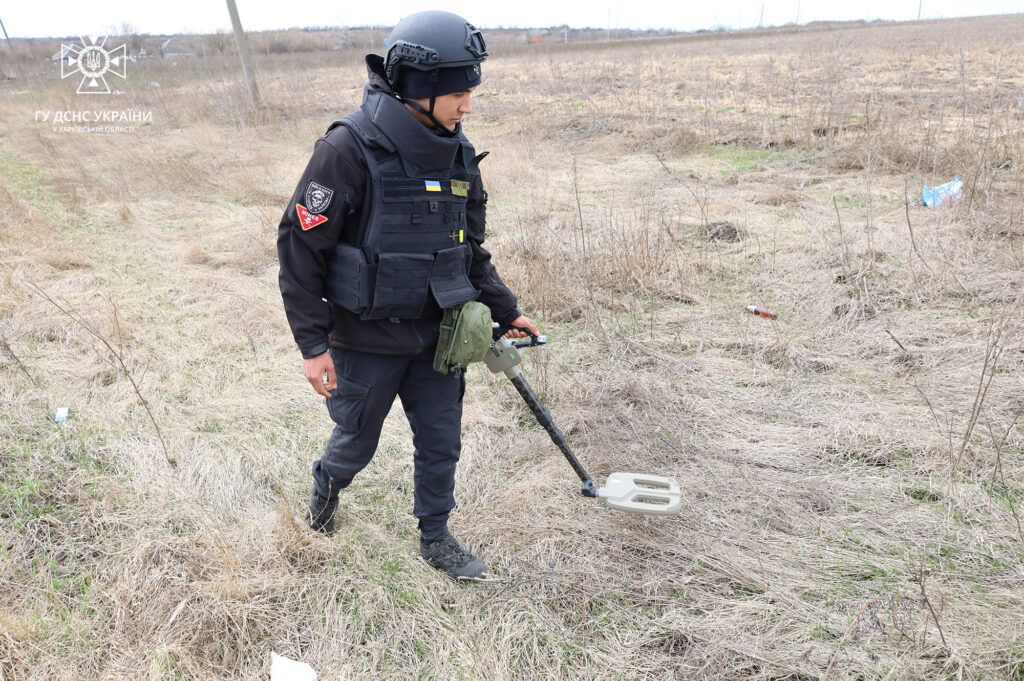 Робота саперів на Харківщині: від пошуку мін – до їхнього підриву (відео)