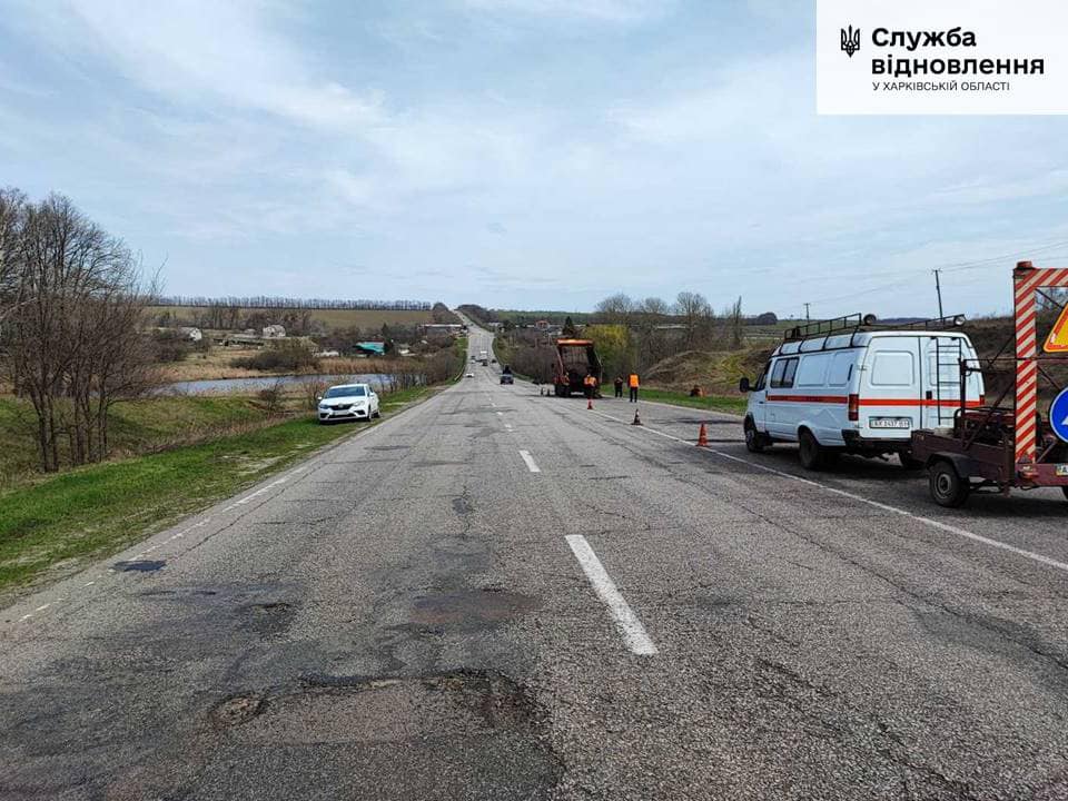 Які дороги Харківщини приводили до ладу у вівторок (фото)