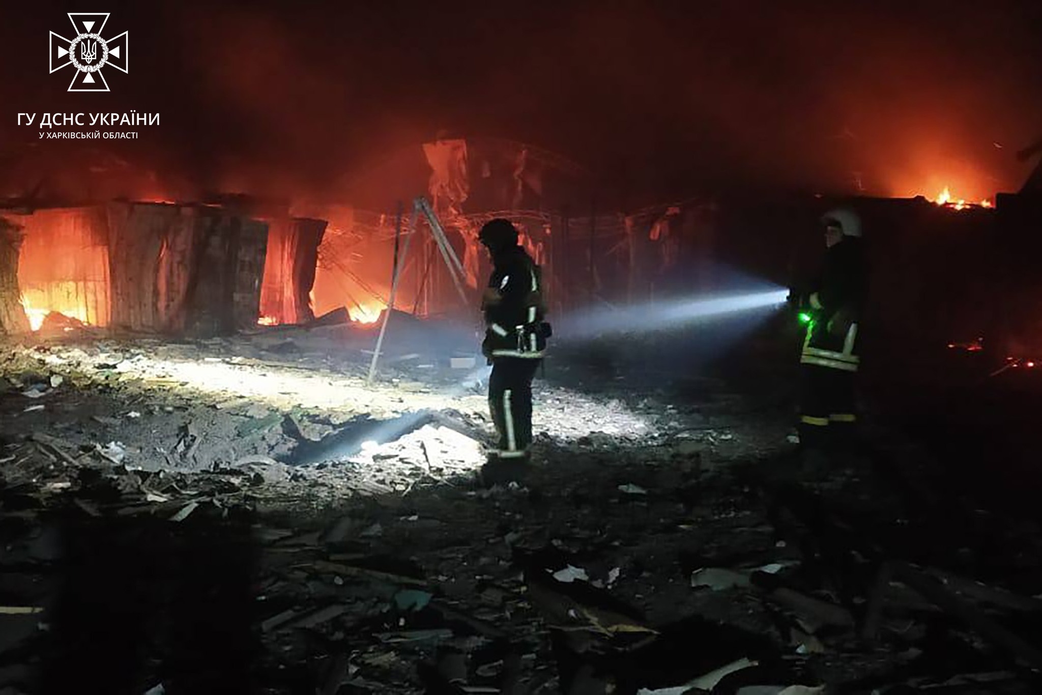Пожары после ночного обстрела Волчанска 18 апреля 2023 10