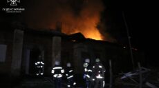 Вночі під Харковом сталася масштабна пожежа: вогонь охопив 750 кв. м