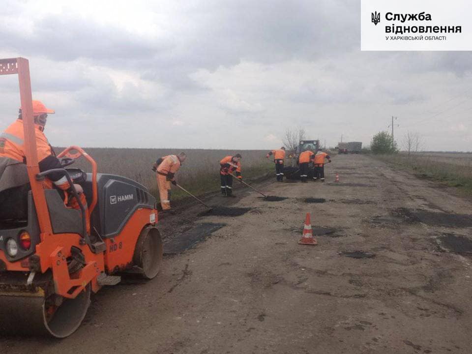 Ямочный ремонт на Харьковщине: где работают дорожники (фото)