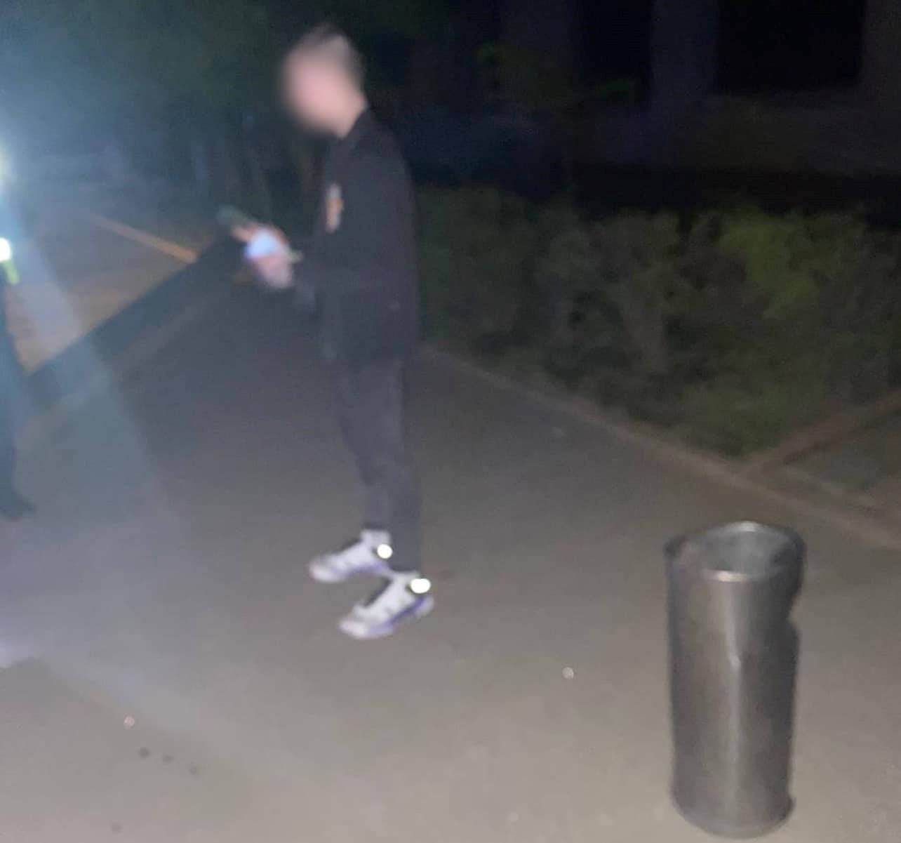 Харків’янин посеред ночі вкрав урну з вулиці, щоб поставити у себе вдома
