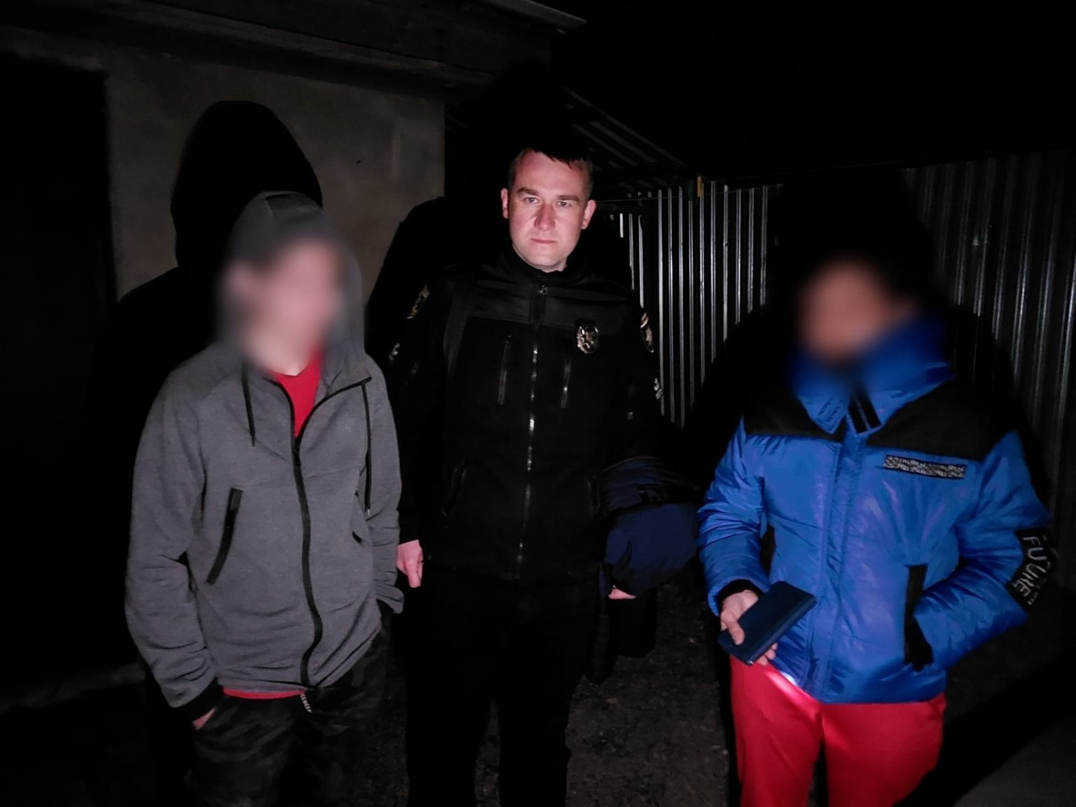 П’яний підліток пів ночі тинявся вулицями міста на Харківщині (фото)