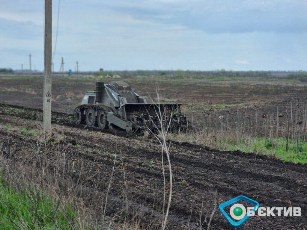 Дистанційне розмінування: як техніка зі Словаччини допомагає Харківщині