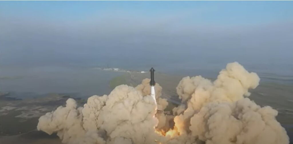 Найпотужніша ракета Маска Starship вибухнула на зльоті: що далі (відео)