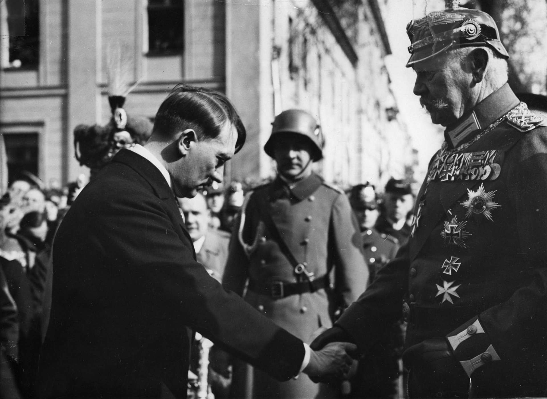 Гитлер и Гинденбург - канцлер и прездент