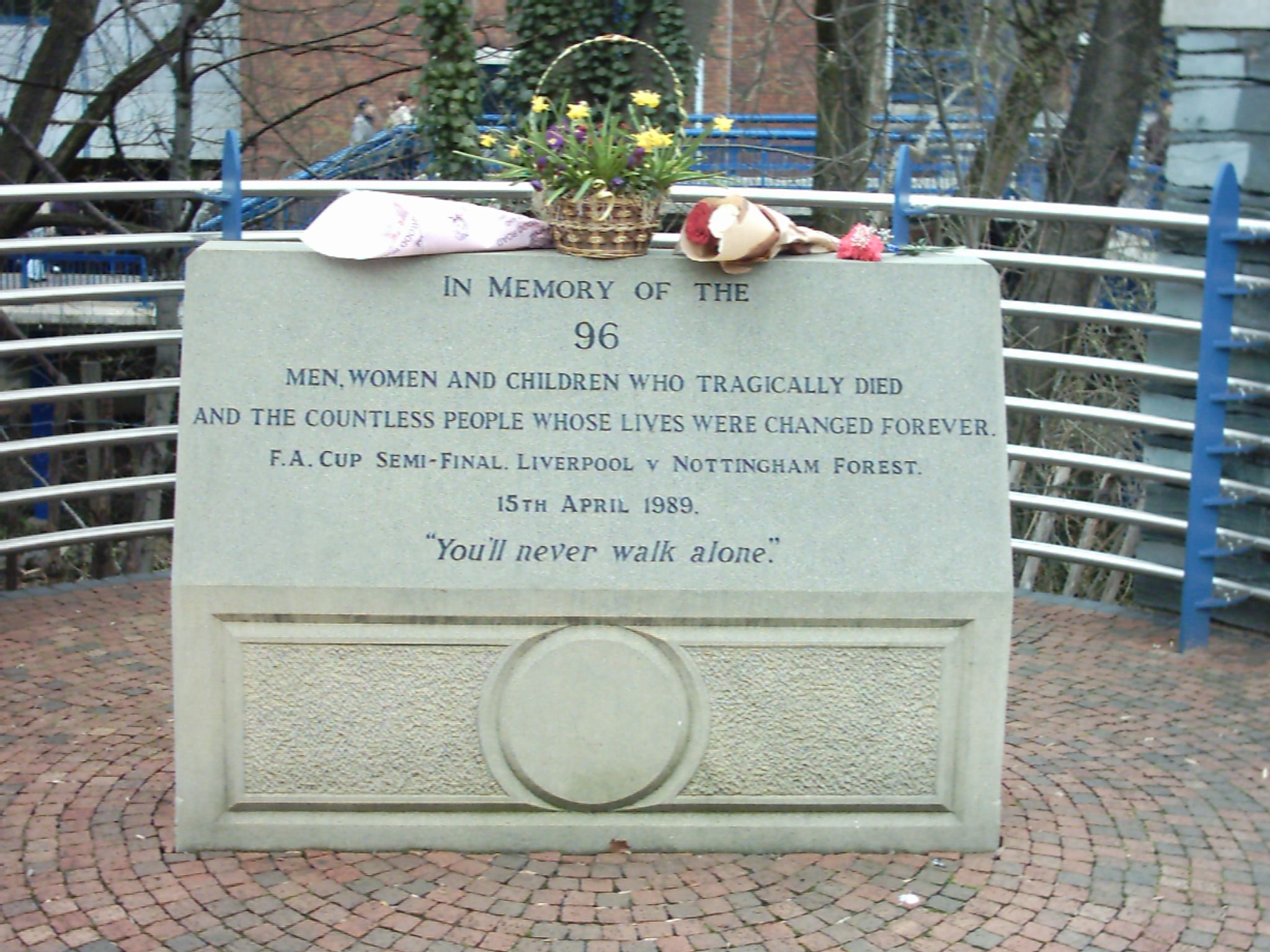 Пам'ятник загиблим на Хіллсборо у тисняві