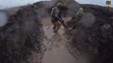 У воді та бруді по коліно: Сирський показав харківську 92 ОМБ в окопах (відео)