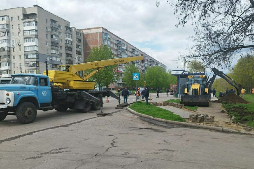 У Лозовій обвалився колектор: 6 тис містян без води, організували підвіз