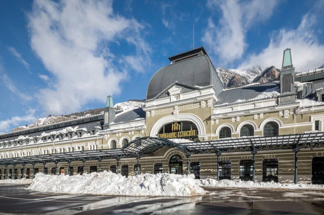 В Испании заброшенный железнодорожный вокзал превратили в 5-звездочный отель
