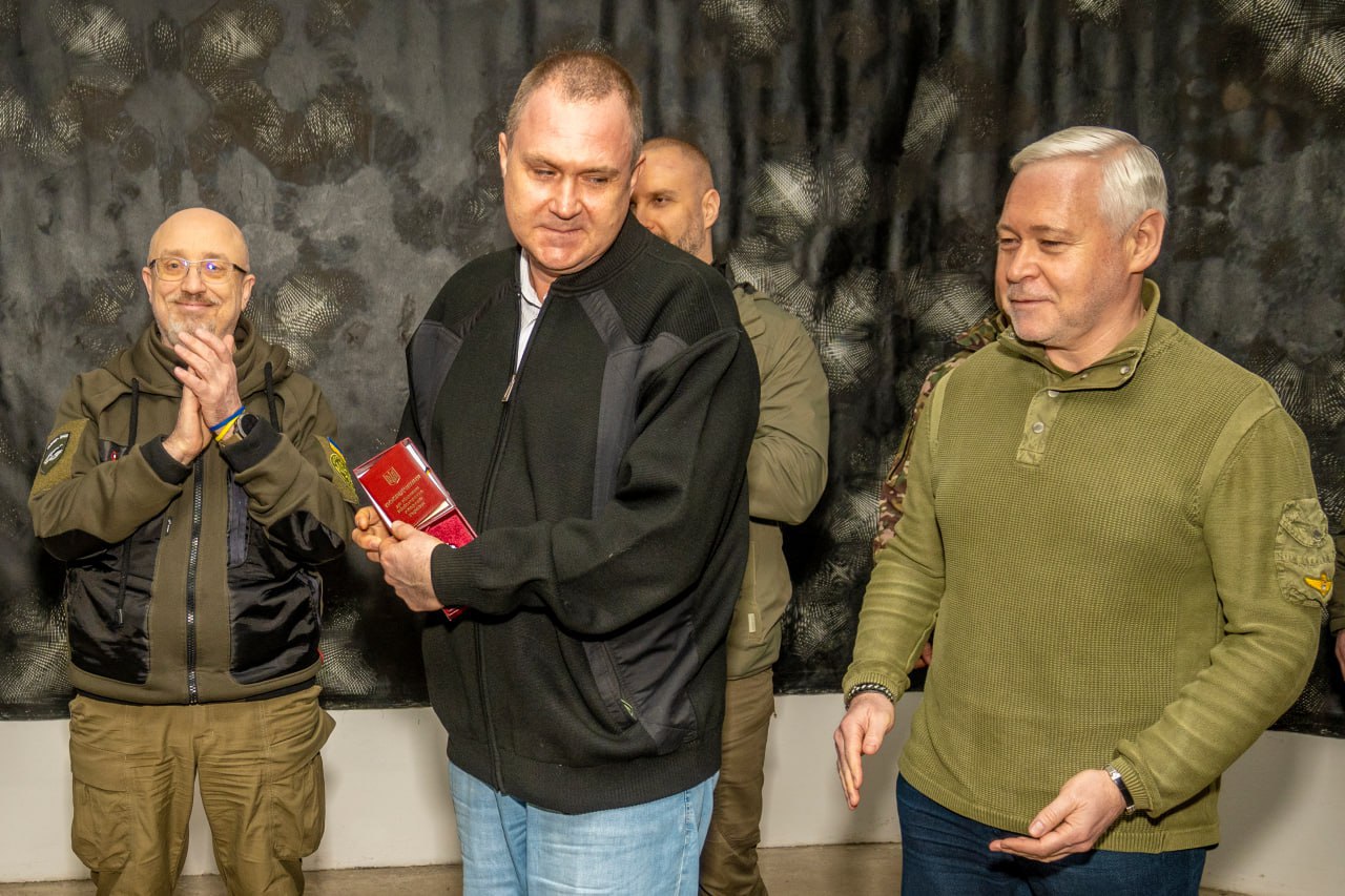 Резников вручил медали харьковским коммунальщикам за оборону Украины 2