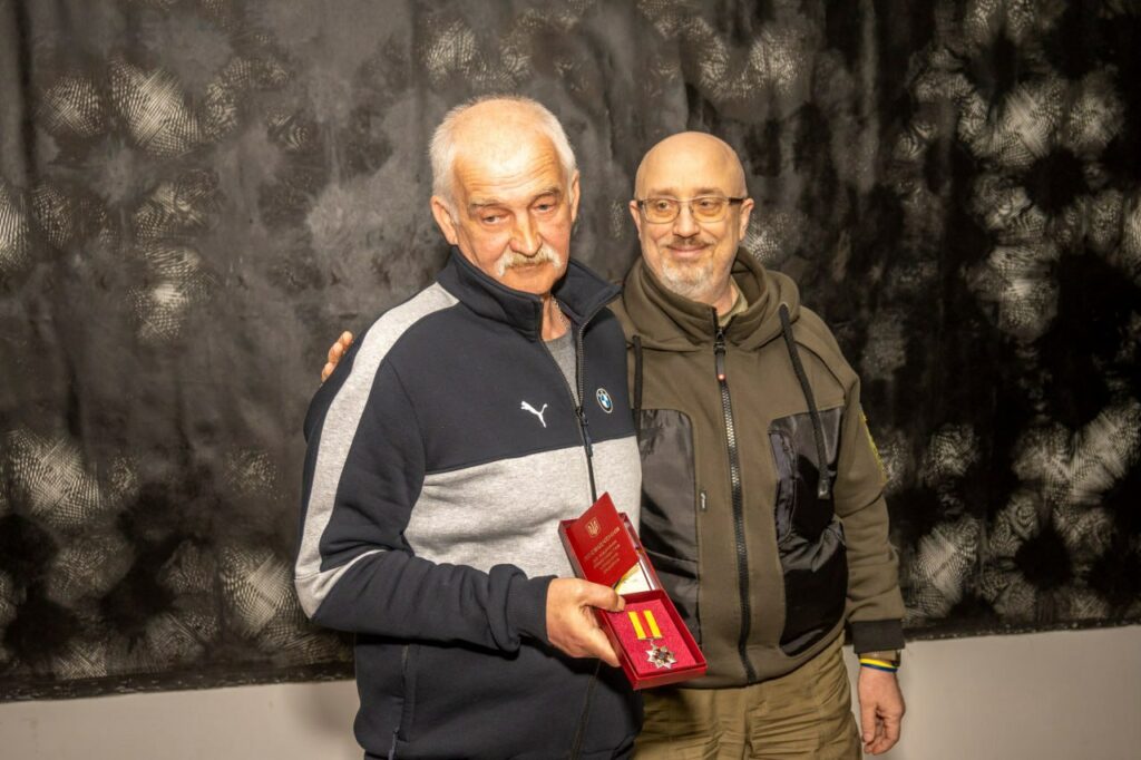 Резников вручил харьковским тепловикам медали «За оборону Украины» (фото)