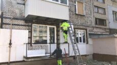 У Харкові після обстрілів відновлюють будинок (фото)
