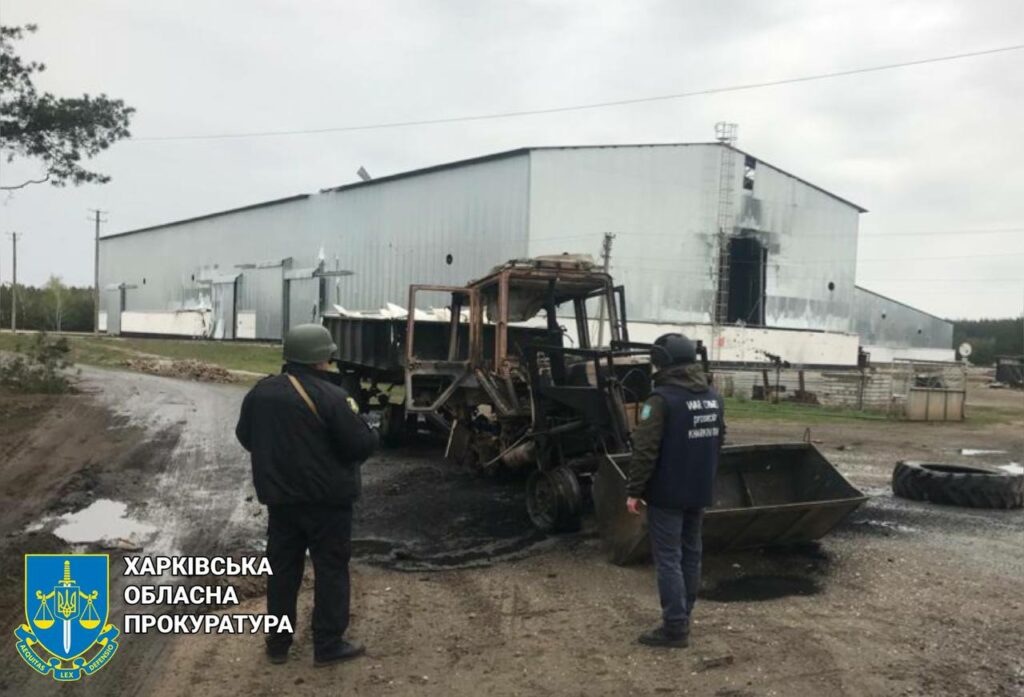 Четверо раненых и сгоревший трактор: последствия дневных обстрелов Харьковщины