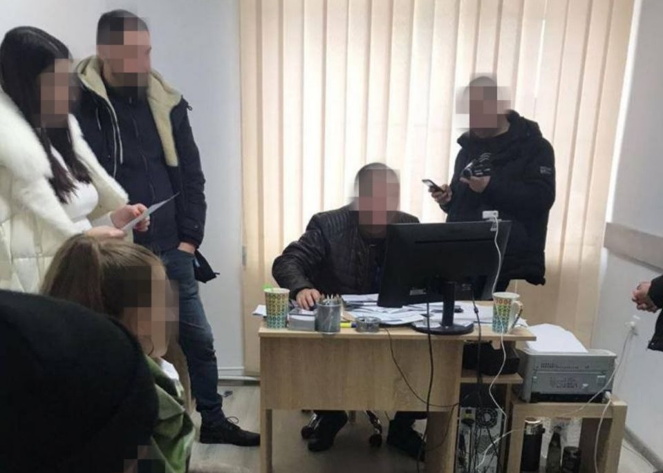 На Харьковщине разворовали 1,2 млн грн на закупках медоборудования