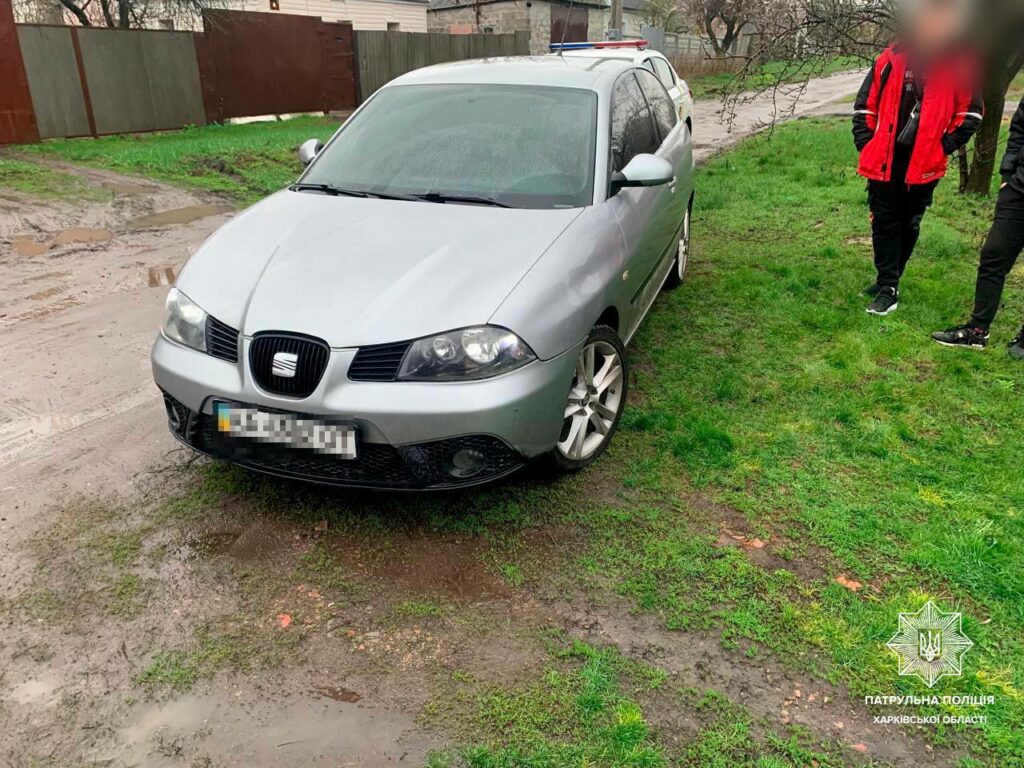 Угнанное авто остановили патрульные в районе ХТЗ в Харькове (фото)