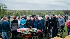 В Купянске похоронили директора и сотрудницу музея, убитых ракетой РФ (фото)