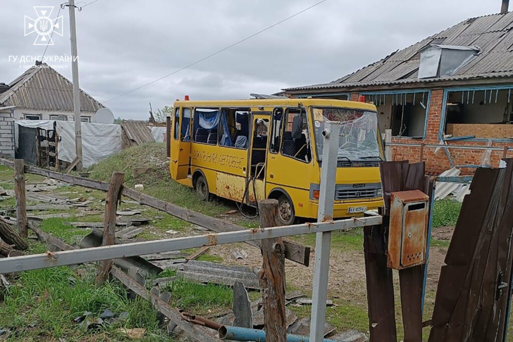 Армія РФ обстріляла шкільний автобус на Харківщині (фото)