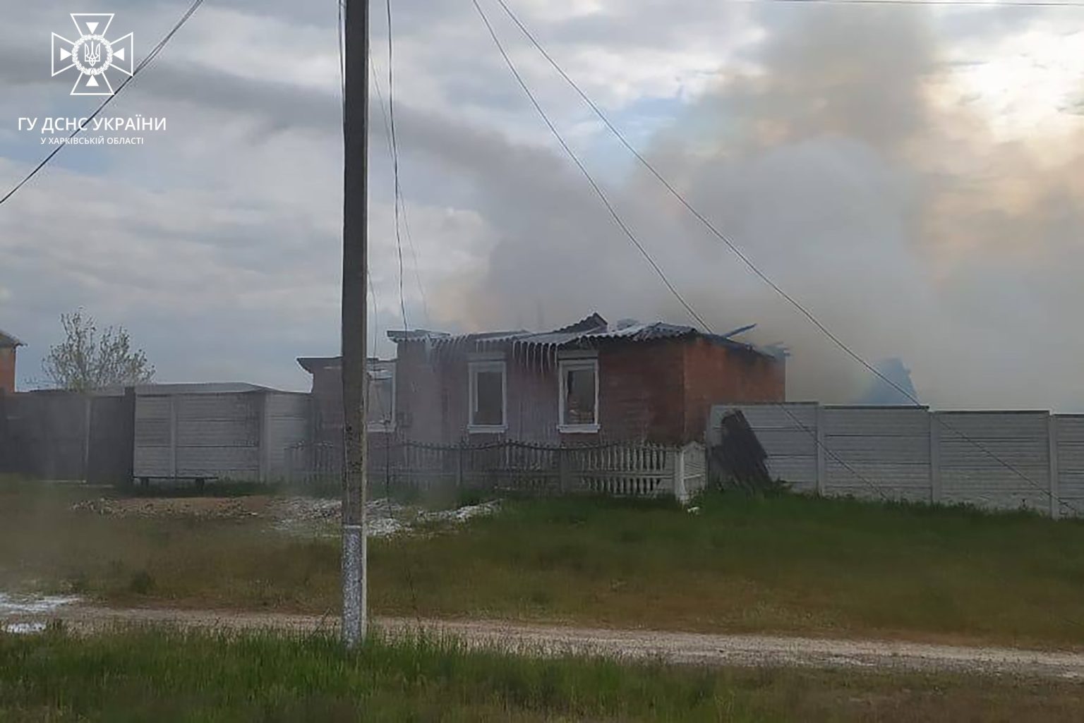 Через обстріли у двох населених пунктах Харківщини горіли приватні будинки