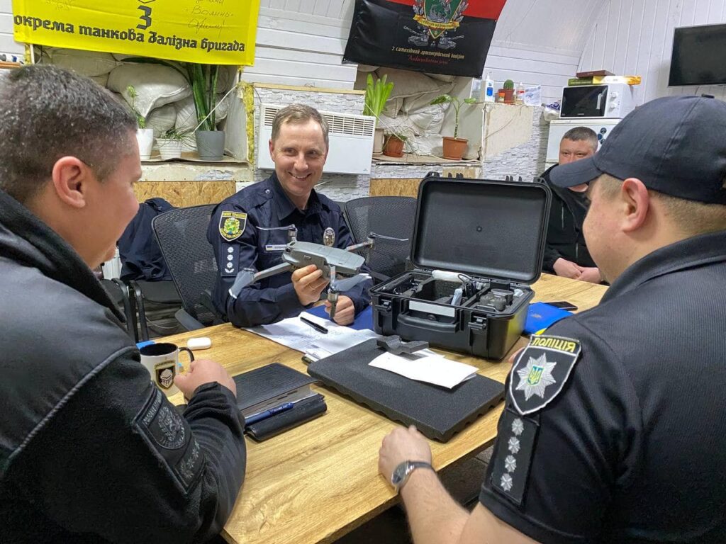 Куп’янські поліцейські показали свій новий дрон і розповіли, що він може