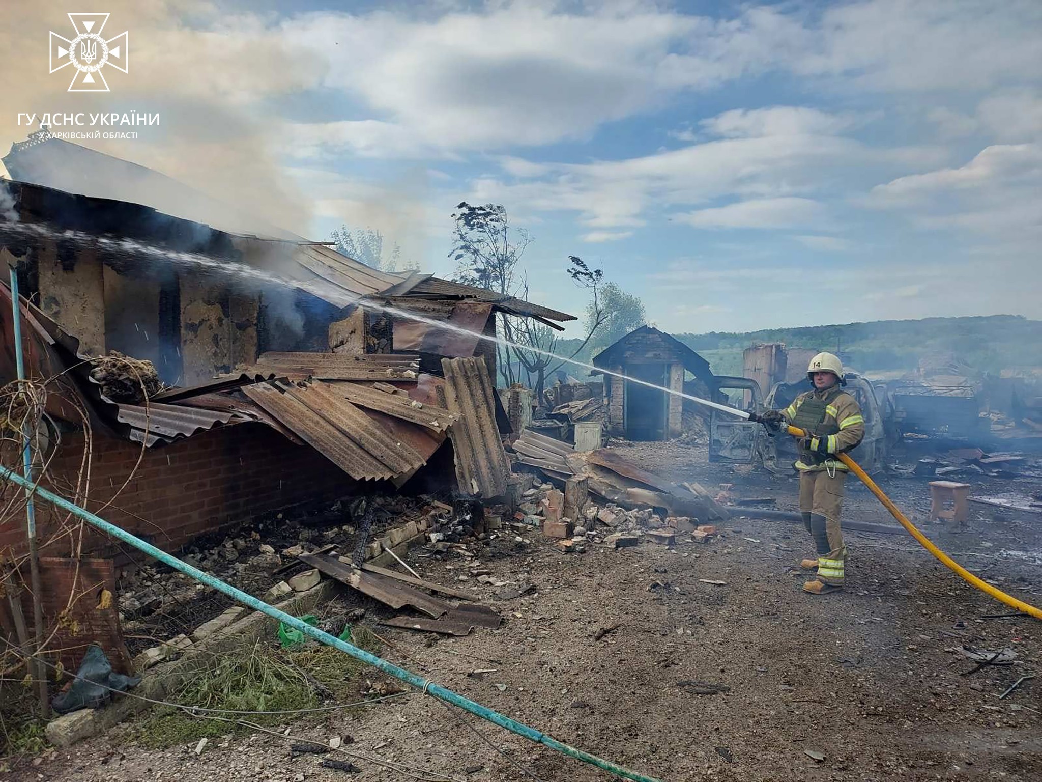 Днем армия РФ обстреляла село на Купянщине: загорелся дом (фото)