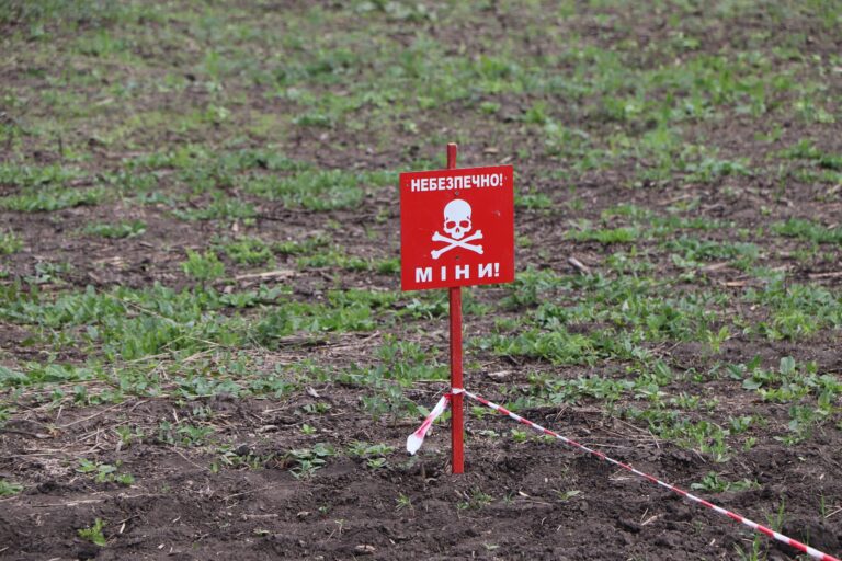 Шел по улице и наступил на неизвестный предмет: на Харьковщине погиб мужчина