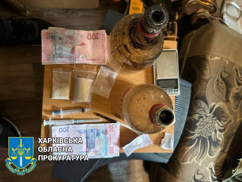 Харьковчанин продавал психотропы: когда его обыскивали, сымитировал обморок