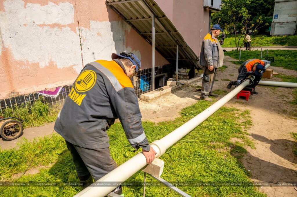 Харківські багатоповерхівки готують до опалювального сезону (відео)