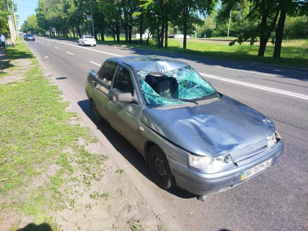 В Индустриальном районе автомобиль сбил мать с сыном: женщина погибла (фото)