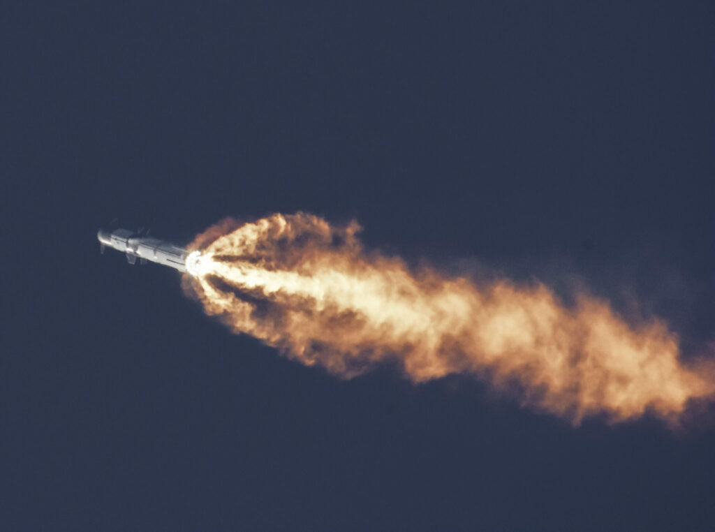 SpaceX запустил на орбиту 1-й из 3 спутников для  высокоскоростного интернета