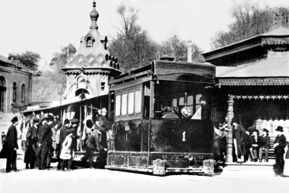 Один із перших трамваїв України