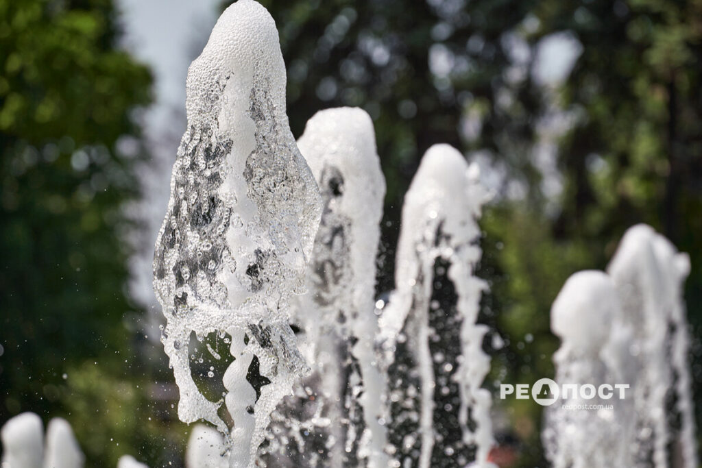 У харківському саду Шевченка увімкнули фонтан (фото)