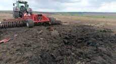 На Харьковщине тракторист второй раз подорвался на мине: поле проверяли саперы