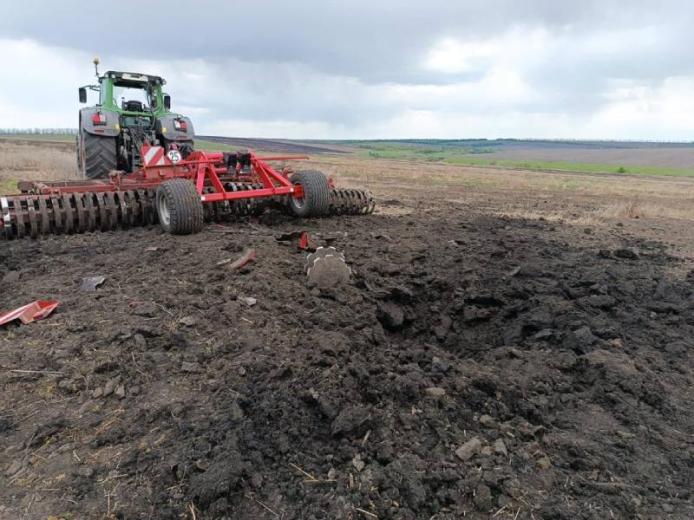 На Харківщині тракторист вдруге підірвався на міні: поле перевіряли сапери