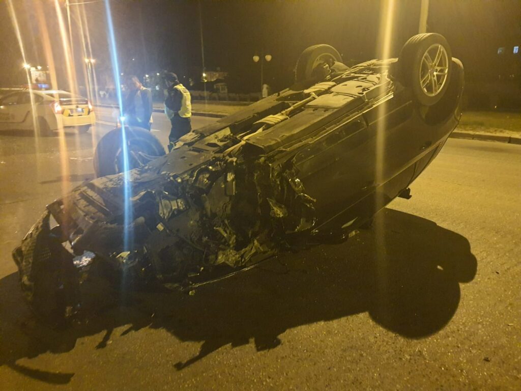 В Харькове перевернулась Audi Q5: 21-летнего водителя госпитализировали (фото)