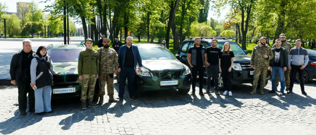 Внедорожники и «скорую» получили военные Харьковской области (фото)