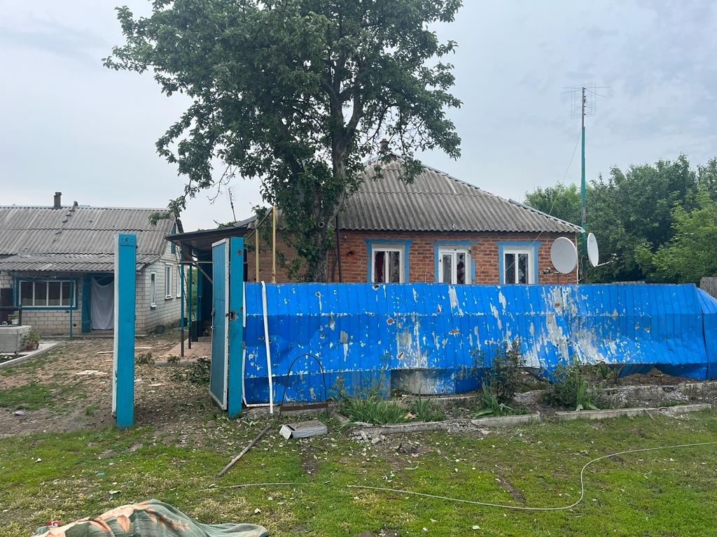 Последствия обстрела села Шиповатое в Харьковской области показала полиция