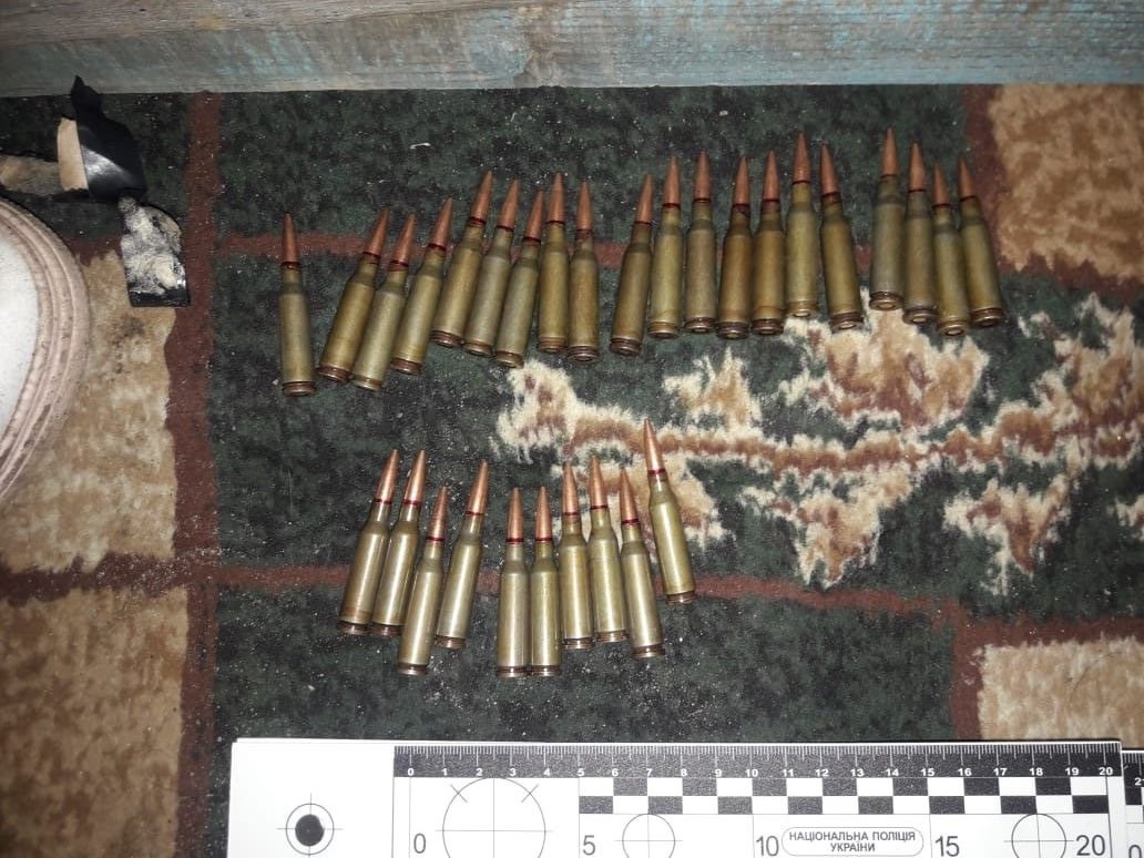 Две гранаты и 120 патронов хранил мужчина с Харьковщины, который бил семью