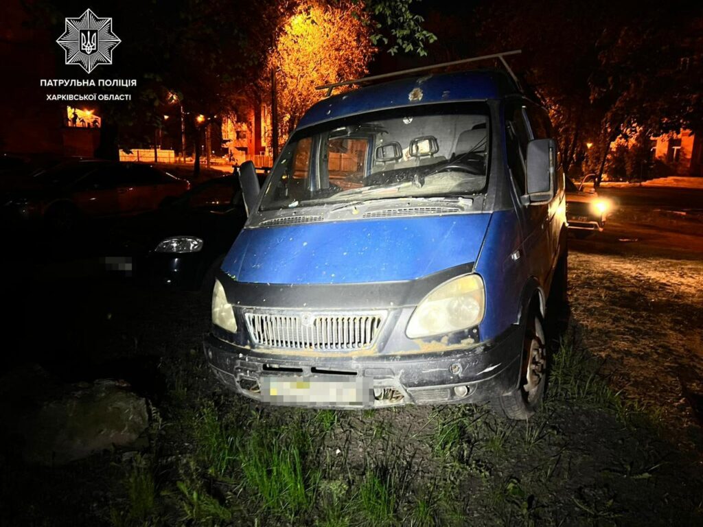 В Харькове нашли разбитым угнанный автомобиль