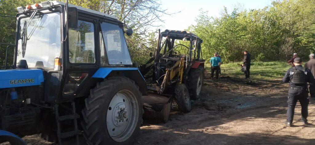Поліція показала, який вигляд має трактор, що підірвався на міні на Ізюмщині
