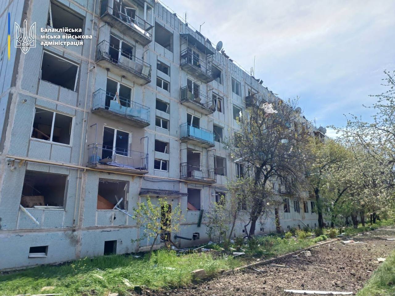 Ракетні удари по Балаклії: пошкоджені кілька п’ятиповерхівок (фото, відео)