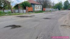 «Это не ремонт» — мэр Дергачей пояснил, что делают с дорогами в городе