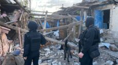 Поліція показала фото з місця на Харківщині, де від обстрілу загинуло подружжя