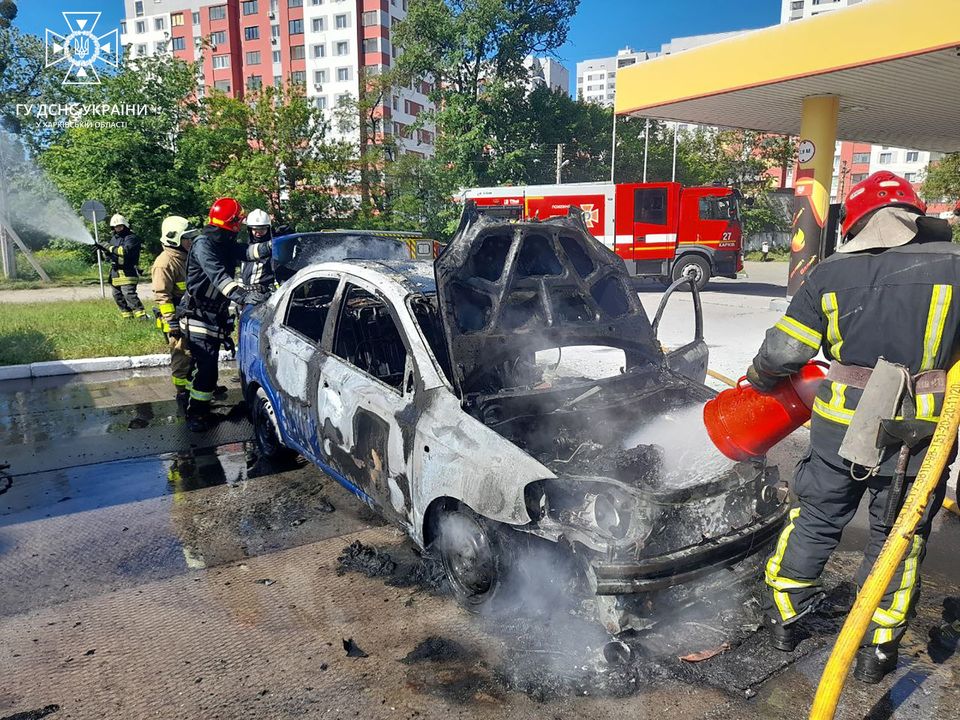 Пожежа на АЗС у Харкові під час заправки газом