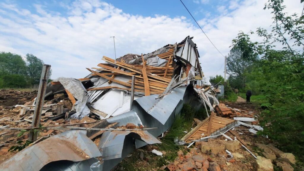 Синєгубов і прокуратура показали наслідки ракетного удару по Циркунах (фото)