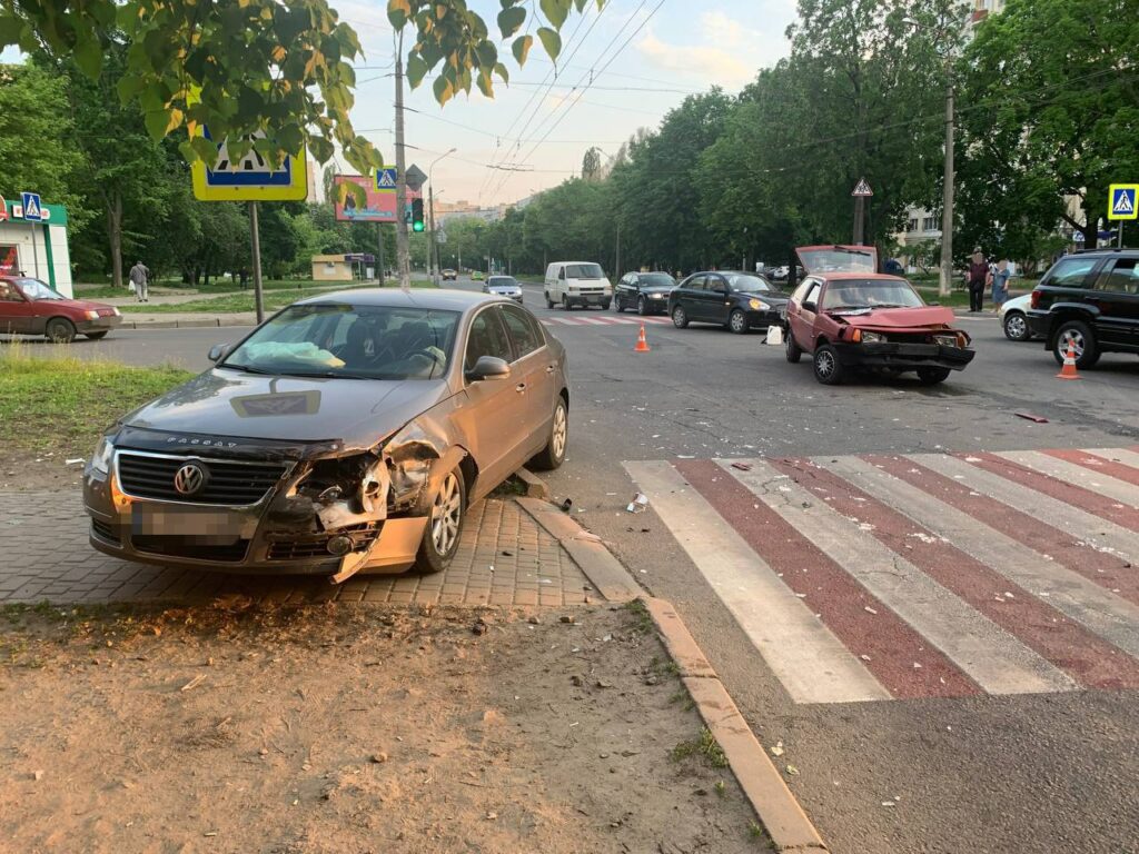 ДТП в Харькове: травмированы четыре ребенка (фото)