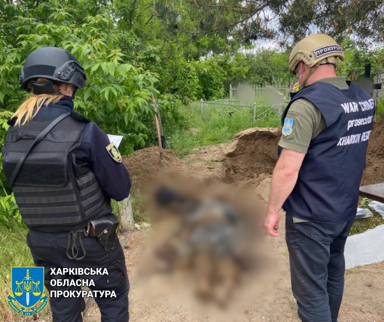 На Купянщине эксгумировали тело погибшего от обстрела мужчины