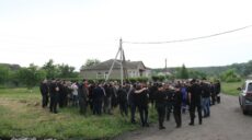 Уже сутки на Харьковщине сотни людей ищут двухлетнюю Виолетту (фото, видео)