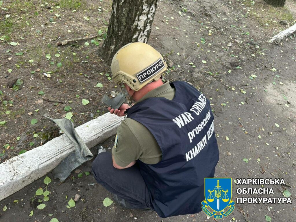 Враг второй день подряд сбрасывает авиабомбу на Ковшаровку на Харьковщине